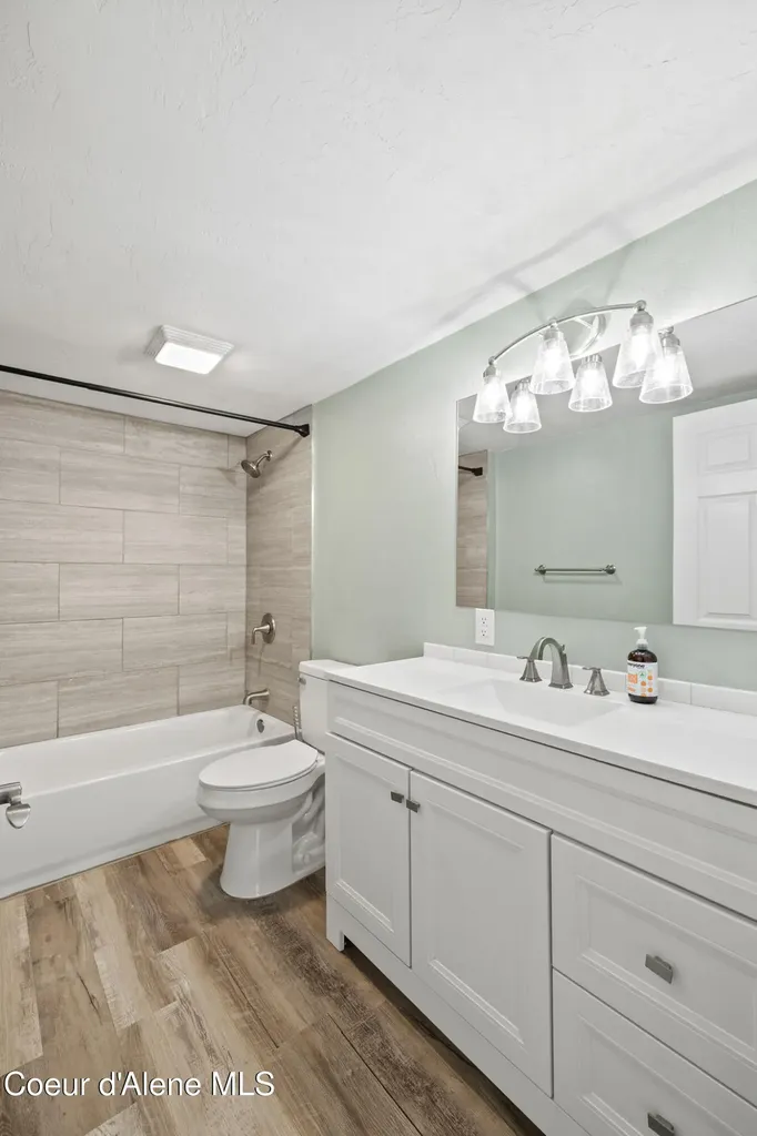 309 1/2 W Yellowstone Avenue Osburn ID 83849
