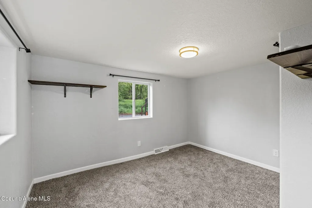 309 1/2 W Yellowstone Avenue Osburn ID 83849