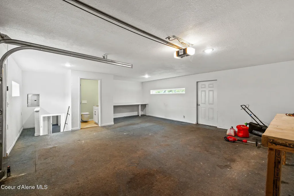 309 1/2 W Yellowstone Avenue Osburn ID 83849