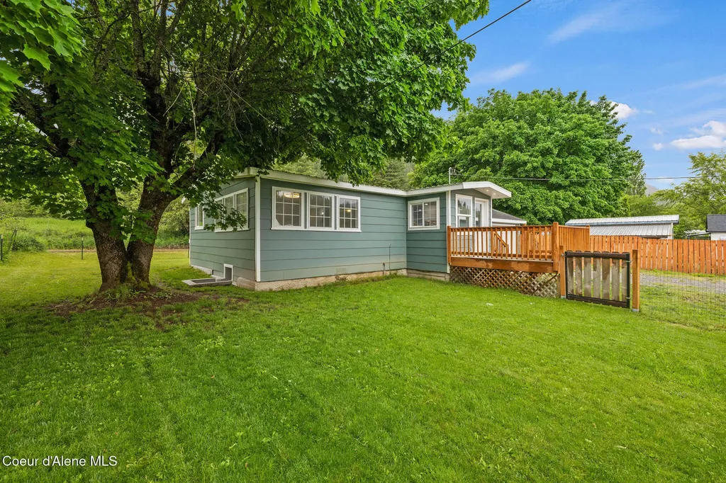 309 1/2 W Yellowstone Avenue Osburn ID 83849