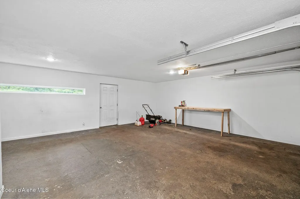 309 1/2 W Yellowstone Avenue Osburn ID 83849