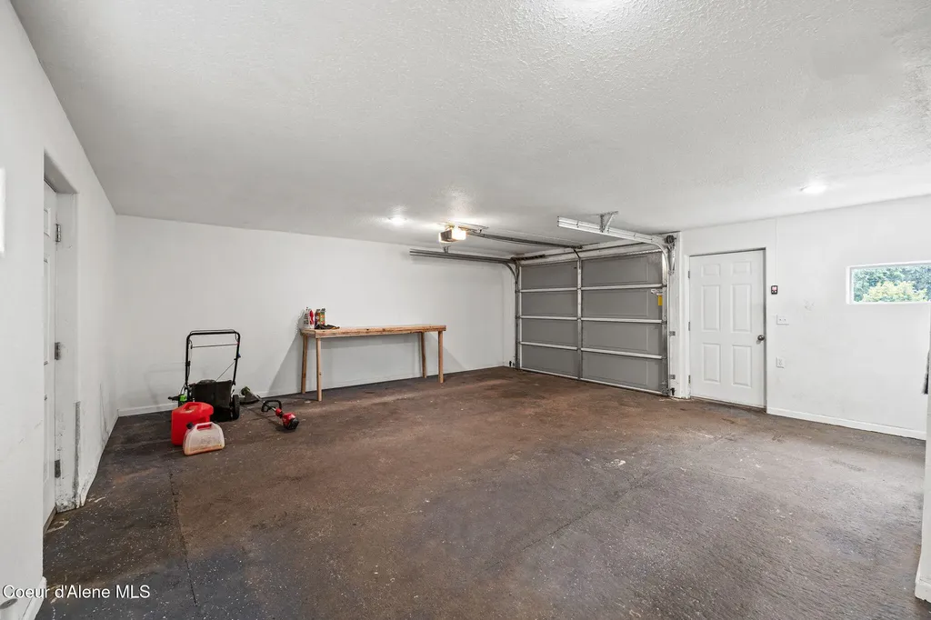 309 1/2 W Yellowstone Avenue Osburn ID 83849