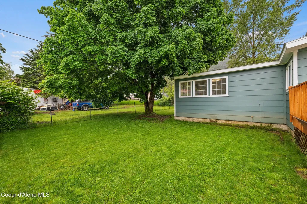 309 1/2 W Yellowstone Avenue Osburn ID 83849