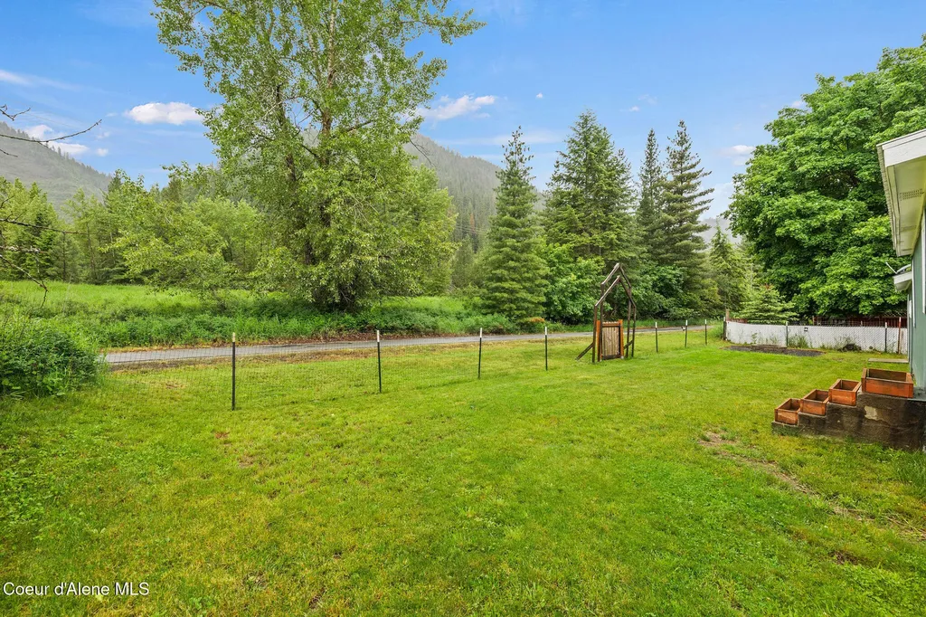 309 1/2 W Yellowstone Avenue Osburn ID 83849