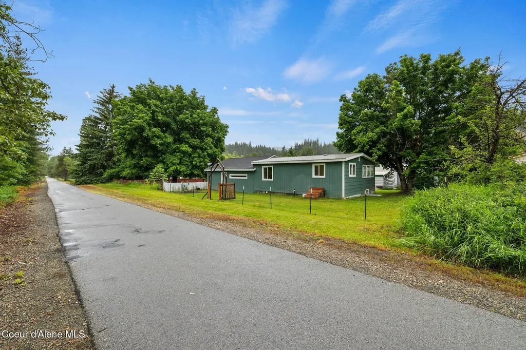 309 1/2 W Yellowstone Avenue Osburn ID 83849