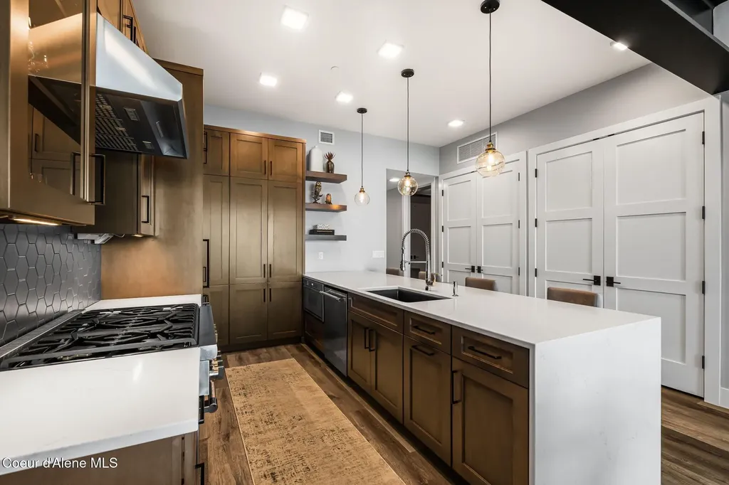 802 Sandpoint Avenue Sandpoint ID 83864