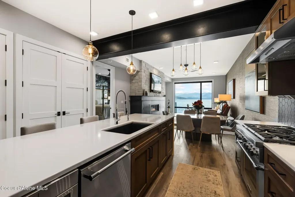 802 Sandpoint Avenue Sandpoint ID 83864