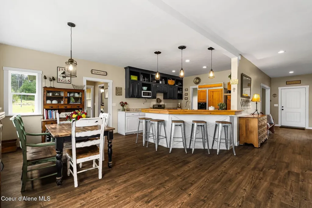 438 Davis Road Sagle ID 83860