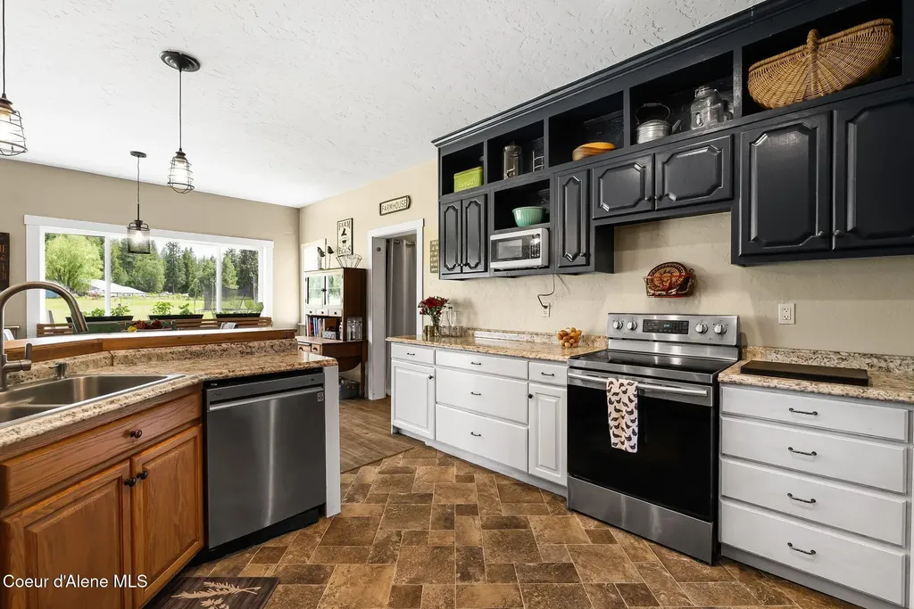 438 Davis Road Sagle ID 83860