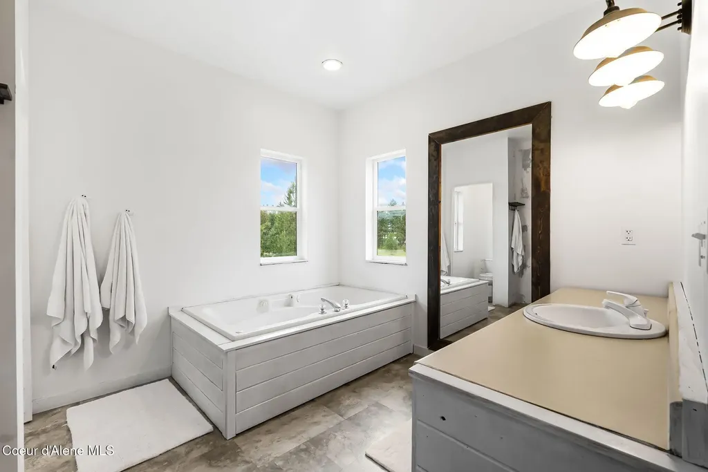 438 Davis Road Sagle ID 83860