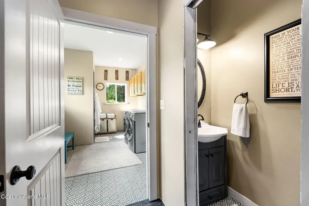 438 Davis Road Sagle ID 83860
