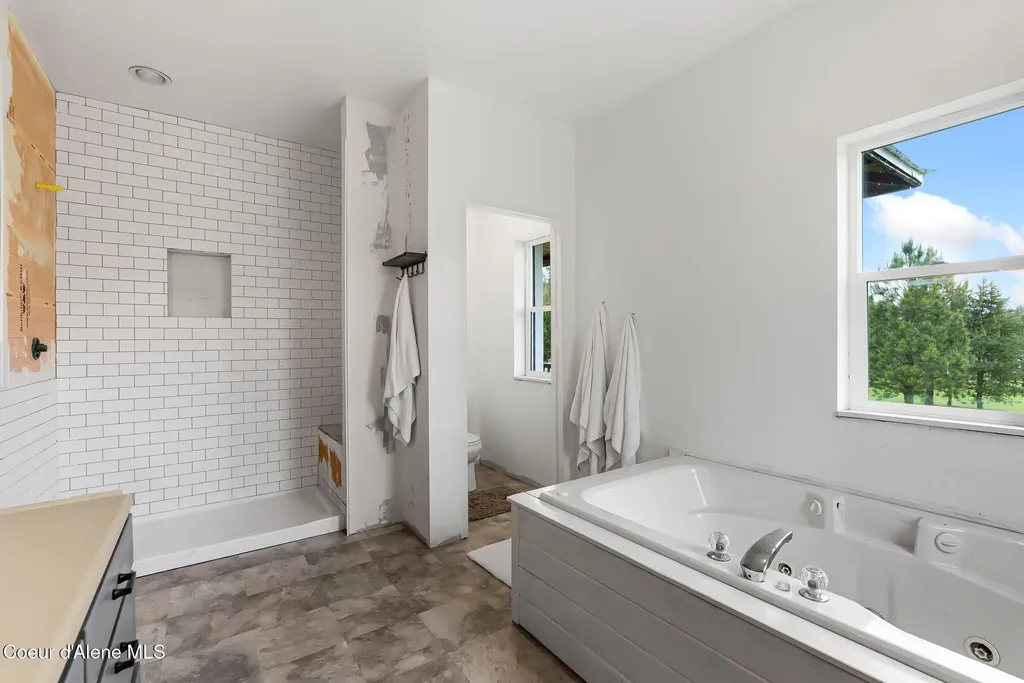 438 Davis Road Sagle ID 83860