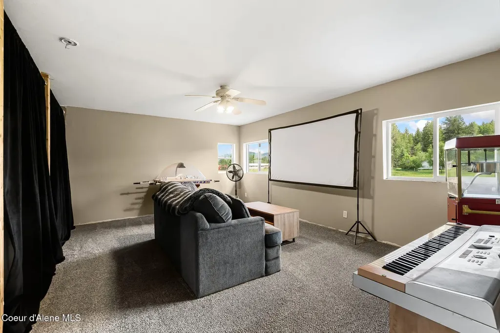 438 Davis Road Sagle ID 83860