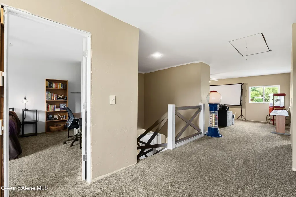 438 Davis Road Sagle ID 83860