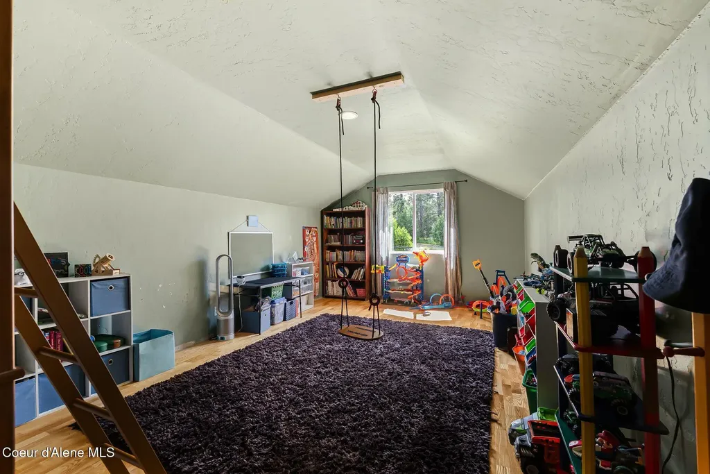 438 Davis Road Sagle ID 83860