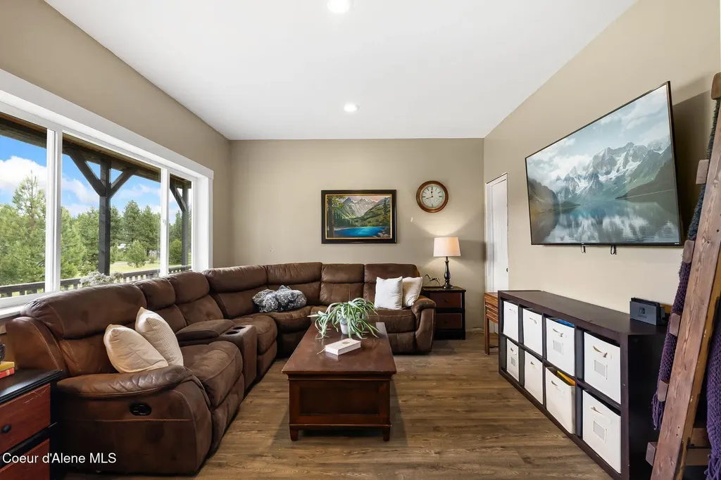 438 Davis Road Sagle ID 83860