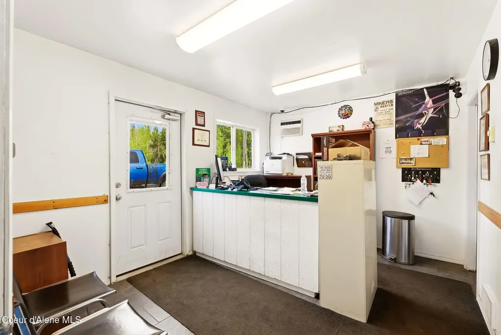 30826 Highway 200 Ponderay ID 83852