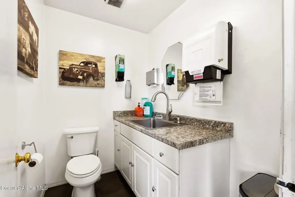 30826 Highway 200 Ponderay ID 83852
