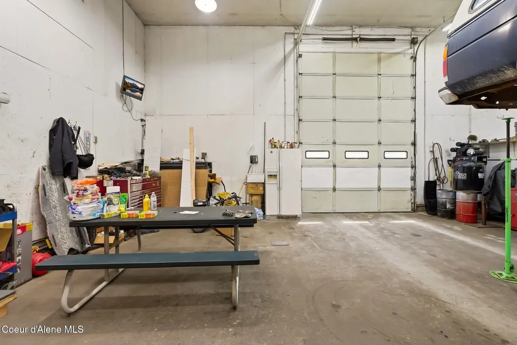 30826 Highway 200 Ponderay ID 83852