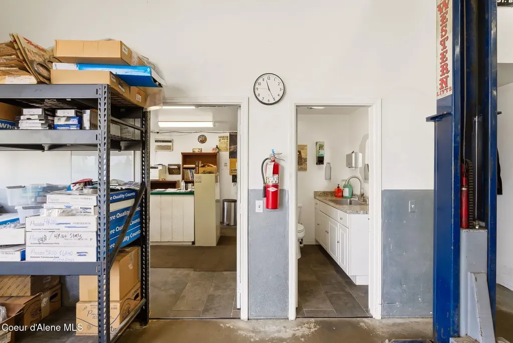 30826 Highway 200 Ponderay ID 83852