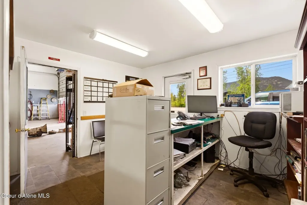 30826 Highway 200 Ponderay ID 83852