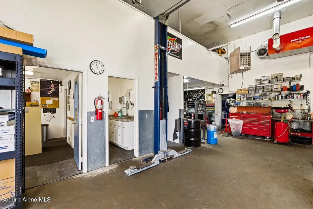 30826 Highway 200 Ponderay ID 83852