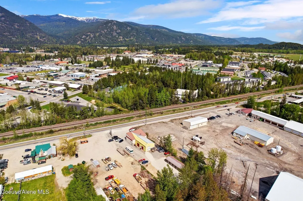 30826 Highway 200 Ponderay ID 83852