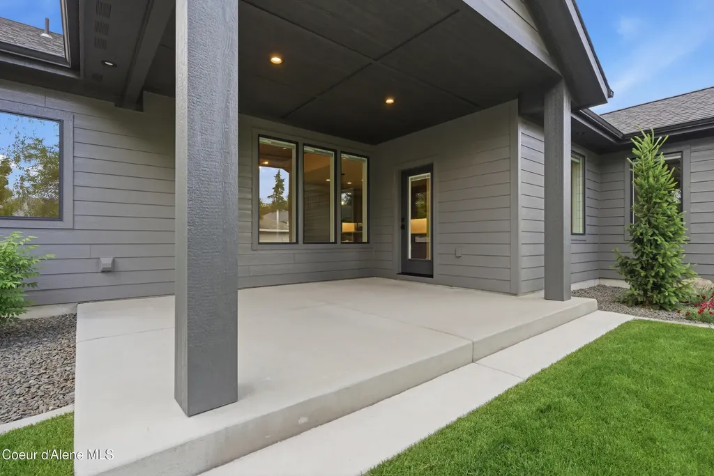 9365 N. Secretariat Lane Hayden ID 83835