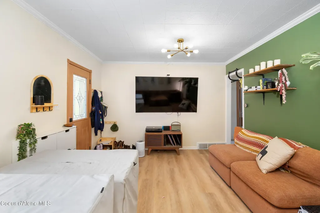 6758 El Paso Street Bonners Ferry ID 83805