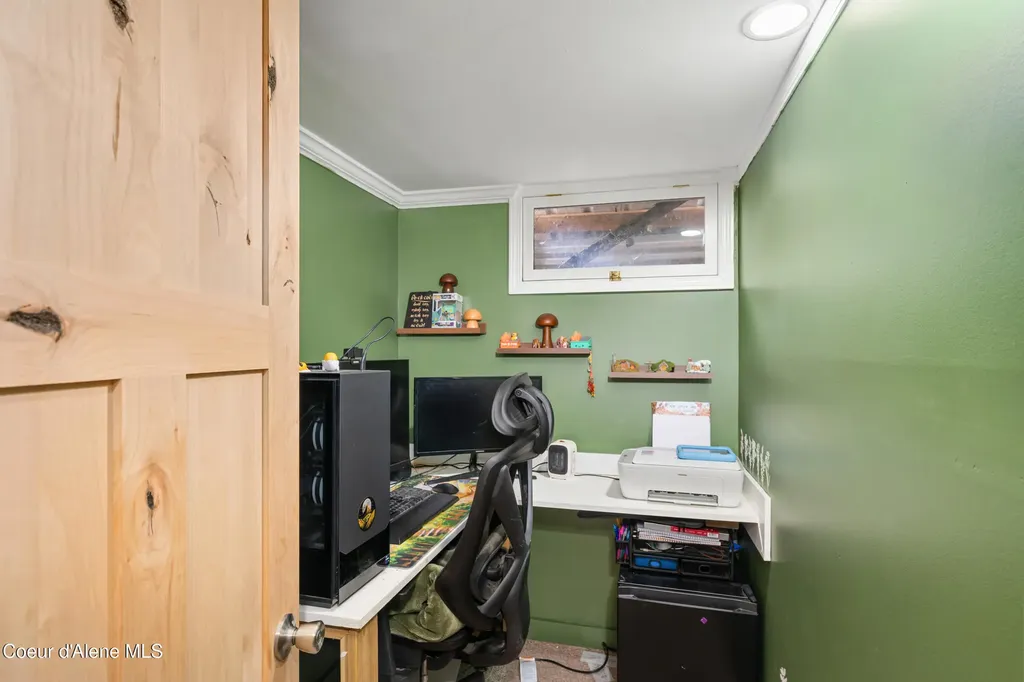 6758 El Paso Street Bonners Ferry ID 83805