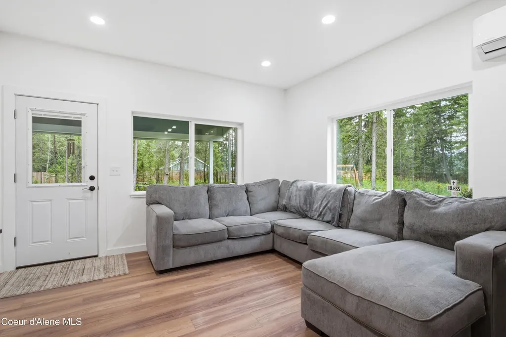 67 Loggers Lane Sagle ID 83860