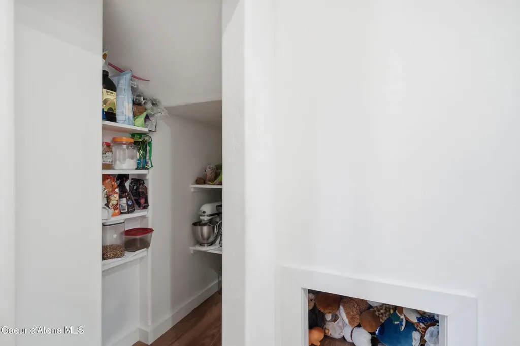 67 Loggers Lane Sagle ID 83860