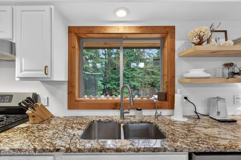 140 Astilbe Lane Sagle ID 83860