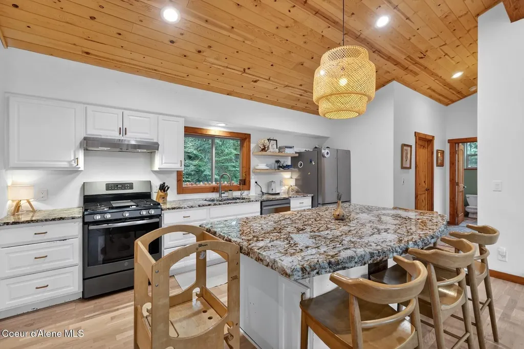 140 Astilbe Lane Sagle ID 83860