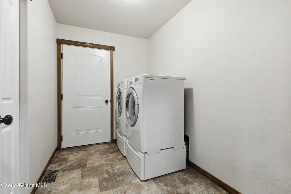 5611 Blacktail Road Careywood ID 83809
