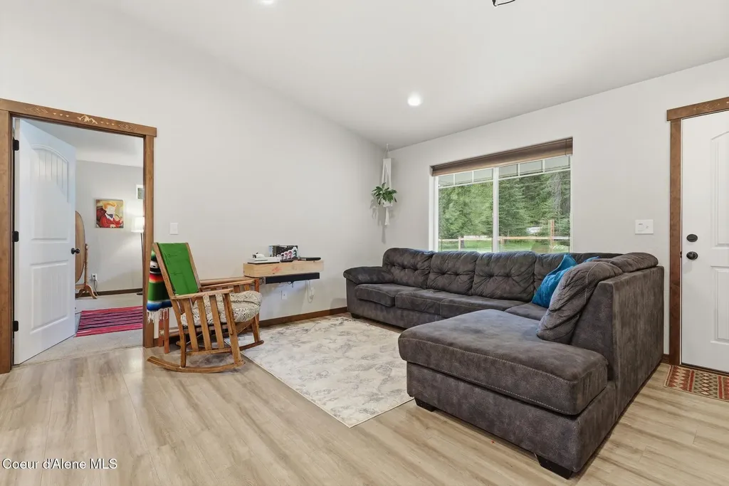 5611 Blacktail Road Careywood ID 83809