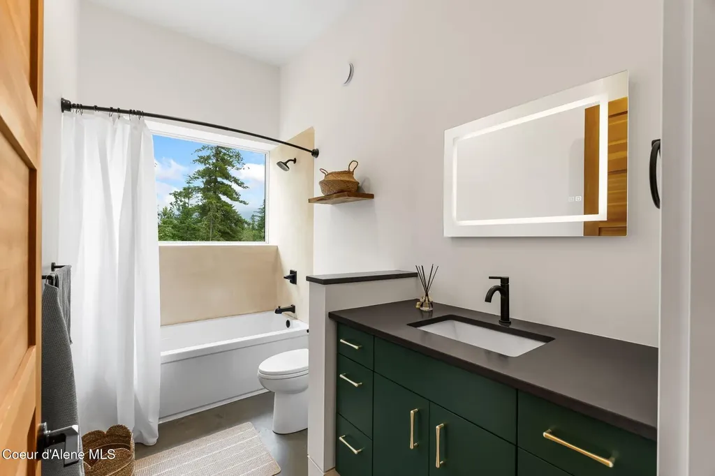 211 Daybreak Drive Sandpoint ID 83864