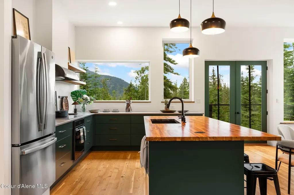211 Daybreak Drive Sandpoint ID 83864