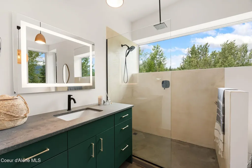 211 Daybreak Drive Sandpoint ID 83864