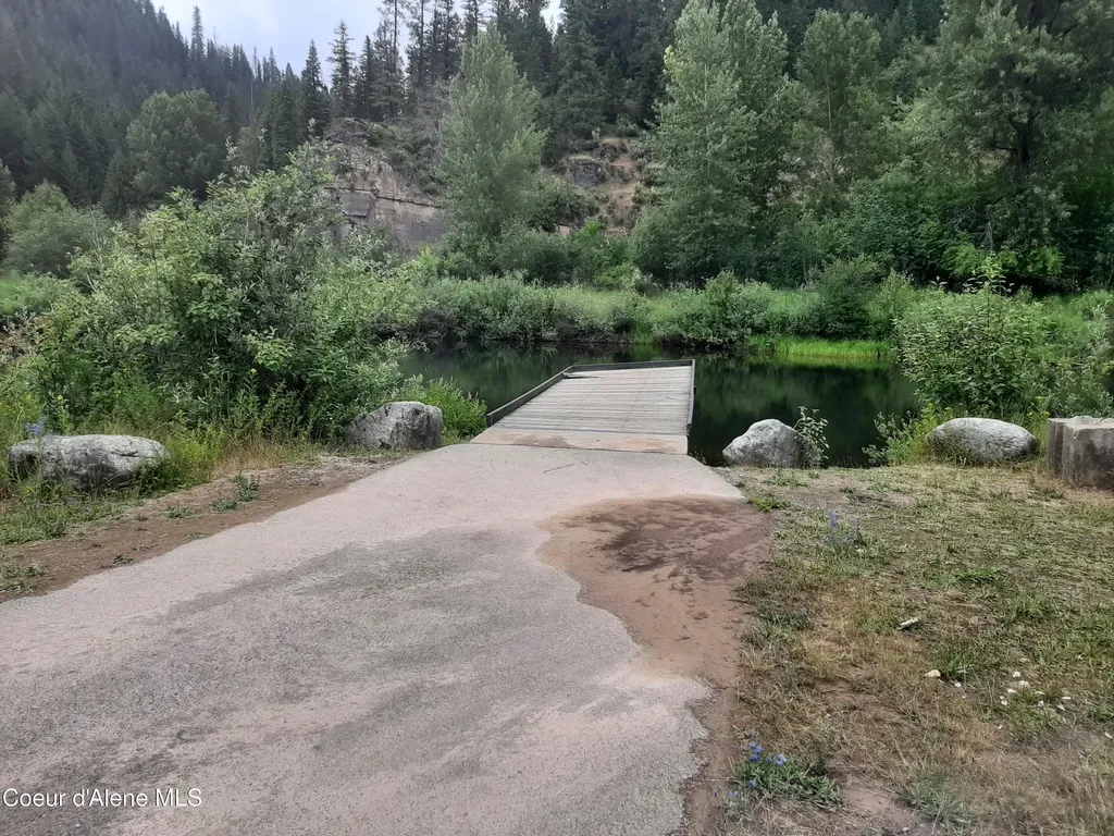 11328 Coeur D'alene River Road Kingston ID 83839
