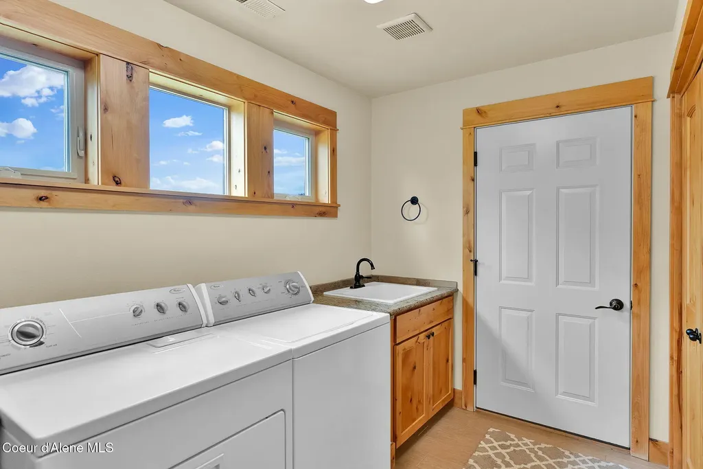 85 Bellflower Court Blanchard ID 83804