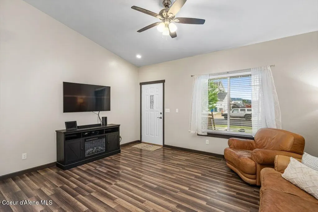 2130 E Decaro Loop Post Falls ID 83854