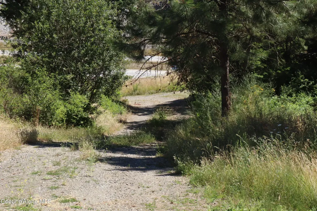 28789 N Highway 95 Athol ID 83801
