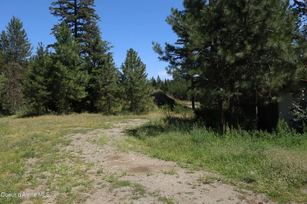 28789 N Highway 95 Athol ID 83801