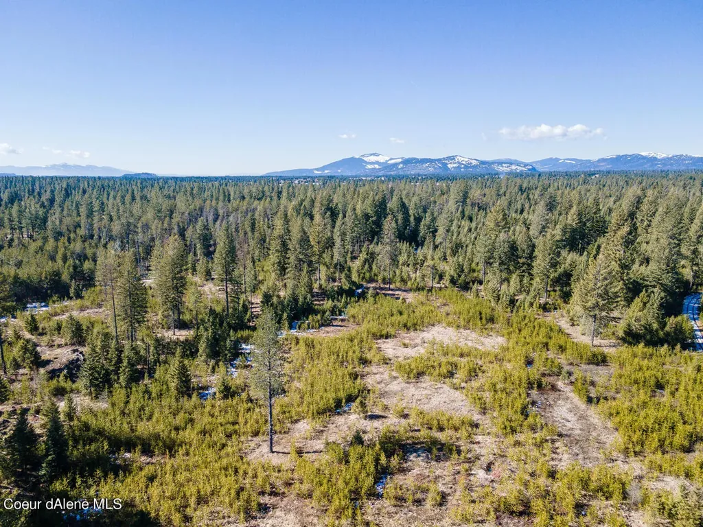 28789 N Highway 95 Athol ID 83801
