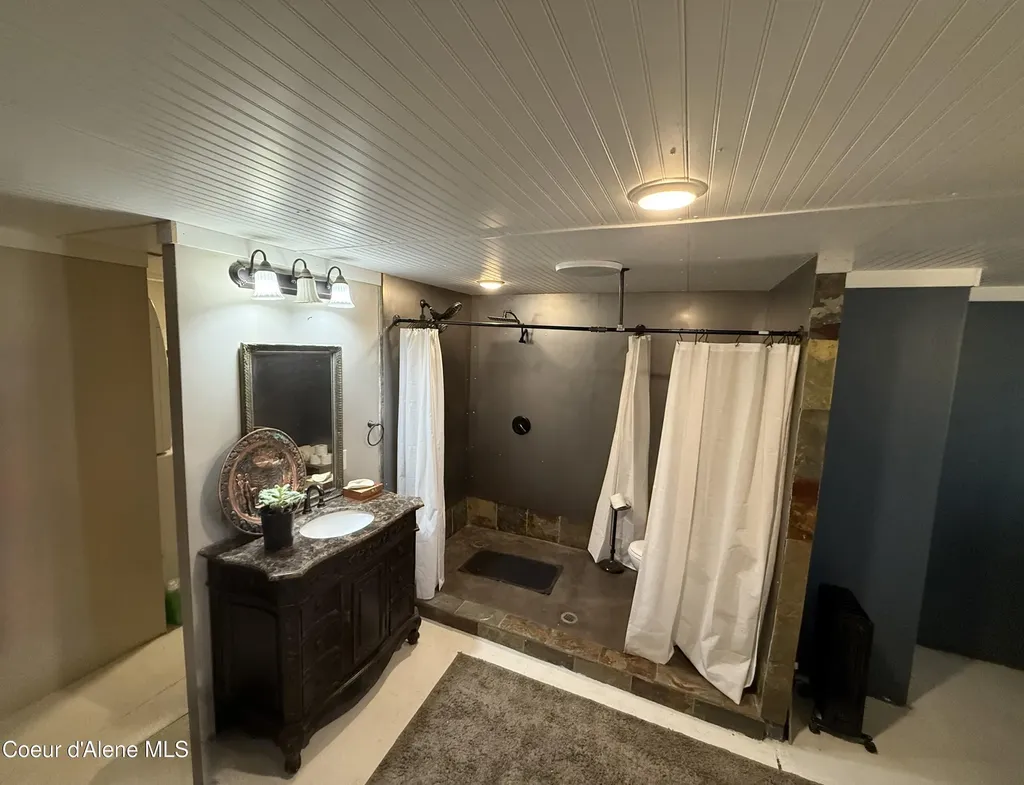 11776 N Hauser Lake Road Hauser ID 83854