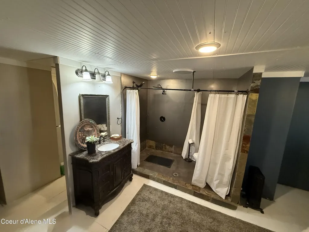 11776 N Hauser Lake Road Hauser ID 83854