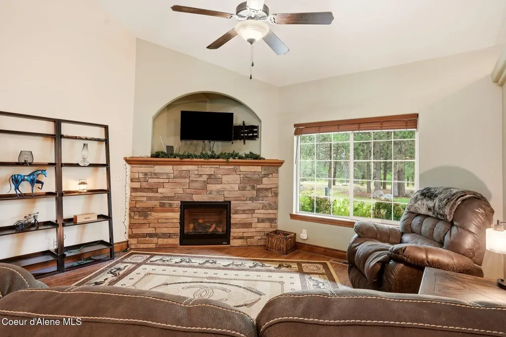 8964 N Hauser Lake Road Hauser ID 83854