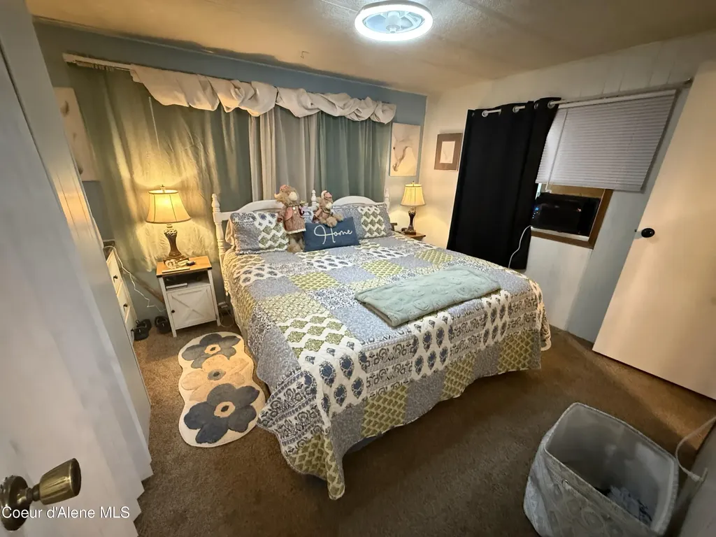 9128 N Starr Loop Hayden ID 83835