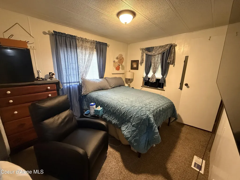 9128 N Starr Loop Hayden ID 83835